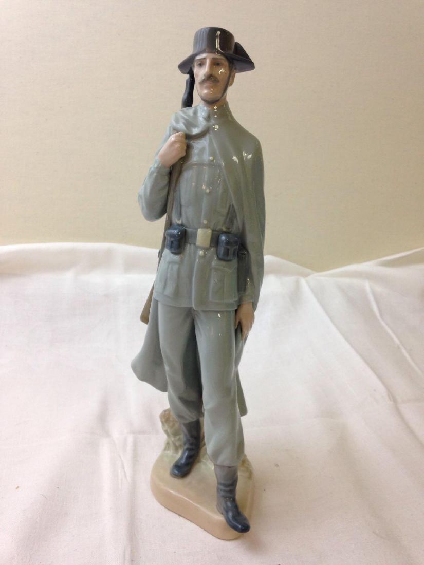 Lladro Figurine SPANISH POLICEMAN SOLDIER GUARDIA CIVIL