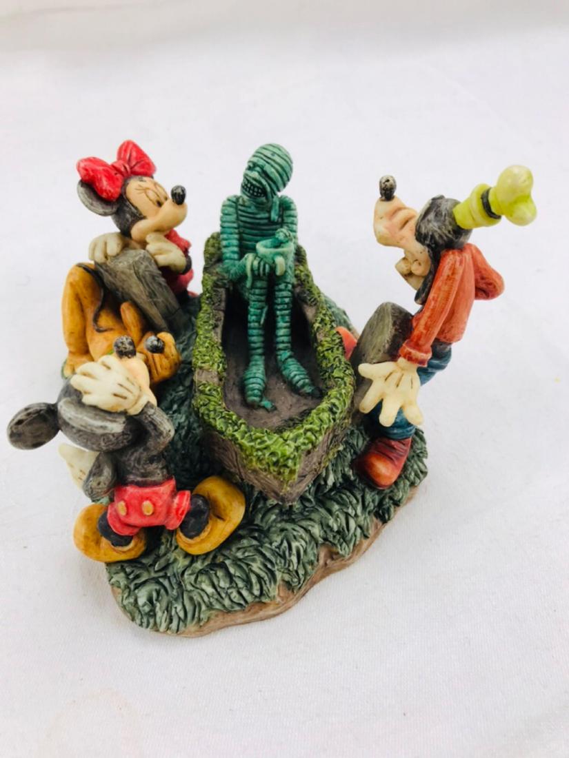 Walt Disney Collectible, Haunted Mansion Tea Anyone?: Walt Disney Collectible, Haunted Mansion Tea Anyone?; a Harmony Kingdom limited edition and Disney special edition, it is marked. This work, designed by Robert King was limited to 500 pieces and issue