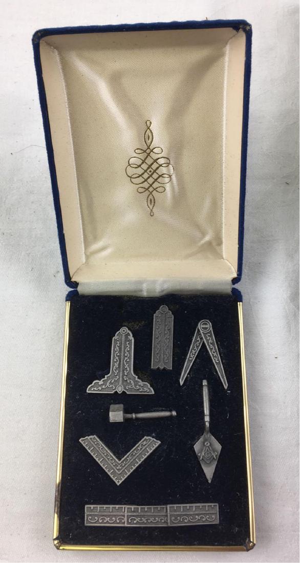 Vintage Mason Tools Gift Set Masonic Fraternal Order: 7 piece Masonic miniature pewter tool kit. Includes rule, maul, square, level, plumb, compass and trowel with the Mason emblem. Blue felt case lining has deteriorated and is sticking to some of the pi