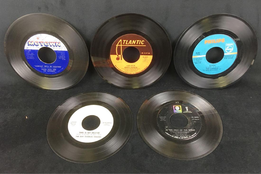 Vintage Vinyl Lot Soul R&B 1960's 45RPM Records: Fresh from an ancient jukebox, 5 45 rpm records of soul. None original sleeves, vinyls in good shape. Lot incudes Diana Ross and The Supremes, He's My Sunny Boy, Someday We'll Be Together Aretha Frank