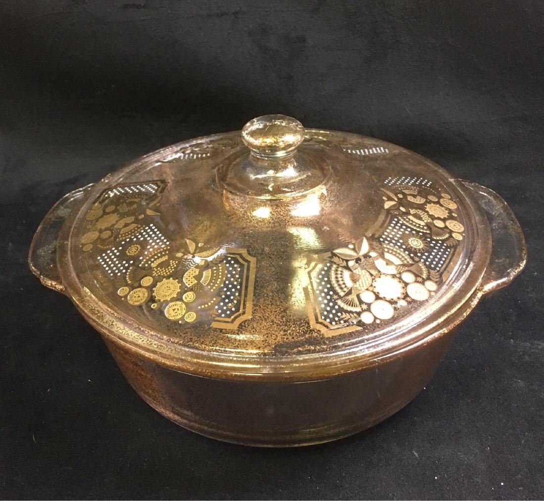 Vintage Fire King Georges Briard Gold Fleck 2 Qt.: Vintage Fire King Georges Briard Gold Medallion 2 Qt. Casserole Baking Dish;Â for your Mid Century Modern kitchen. This dish is marked. It is in excellent condition with strong colors and smooth fin