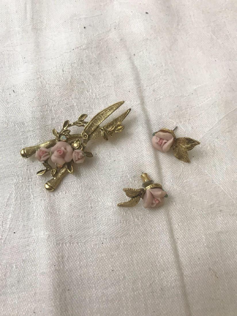 Vintage Gold Toned Brooch & Earring Set;: Vintage Gold Toned Brooch & Earring Set; Believed to be circa 1928, the brooch is a pair of scissors embellished with rhinestones and each piece isÂ set with light pink porcelain roses. The brooch m