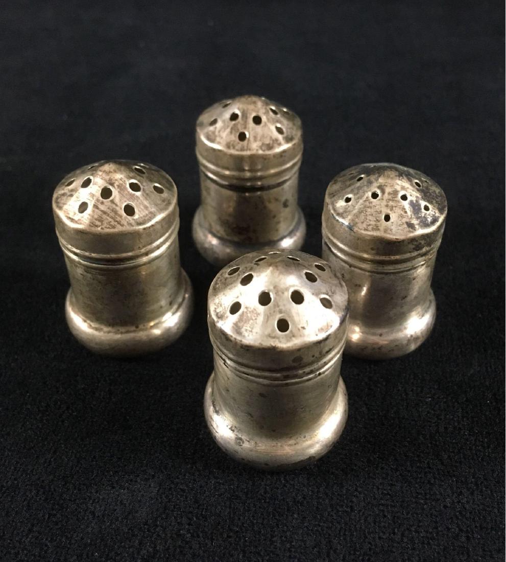 Antique Lord Silver Sterling Personal Salt Shakers Lot: Table setting size, sterling silver salt or pepper shaker lot, 6 in all. Each is hallmarked with the Lord Silver brand name. Each weighs 4.3 grams and is 1.3/8" tall.
