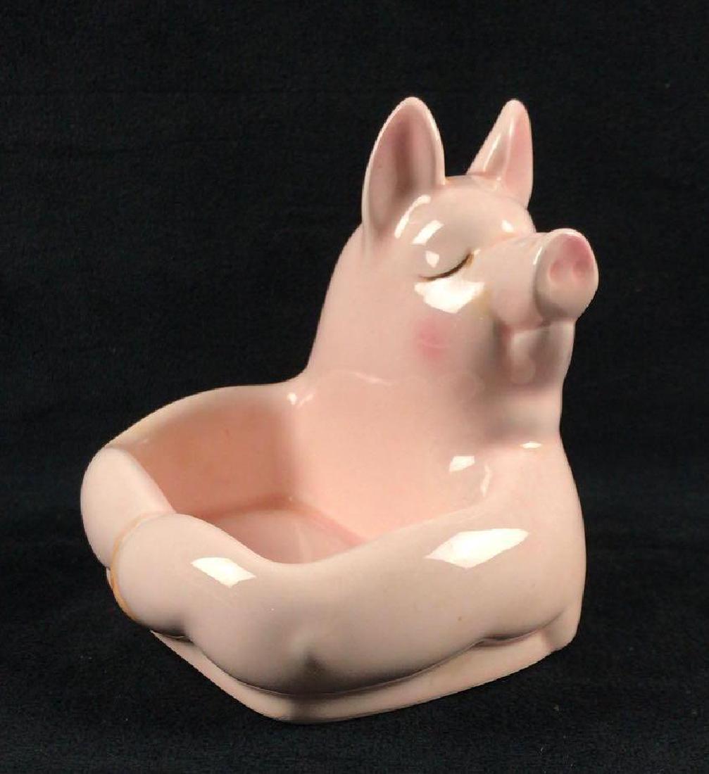 Fitz and Floyd Pig Soap Dish: Fitz and Floyd Pig Soap Dish. This soap dish is in great condition. It has no chips or cracks in the porcelain. On the bottom the Fitz and Floyd manufacturer name is printed. The dish measures 4" leng