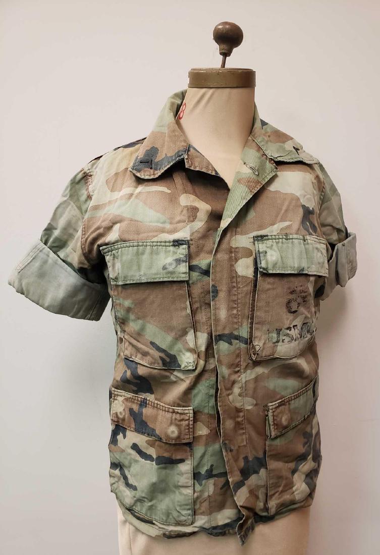 US Marine Corp Fatigue Hot Weather Woodland Shirt: US Marine Corp Fatigue Hot Weather Woodland Shirt. This shirt is in good condition. It is likely from the Korean War era. The left hand pocket has a USMC mark printed on it. Sleeve Length = 10" Should