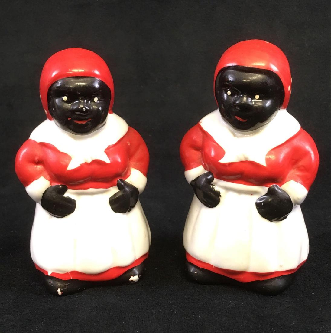 Black Americana Collectables Vintage Aunt Jemima Mammy: Black Americana Collectables, Vintage Mammy Salt and Pepper Shakers; a pair of Aunt Jemima figurines. Both are in very good condition; one does show a very slight chipping of finish at the feet. Both