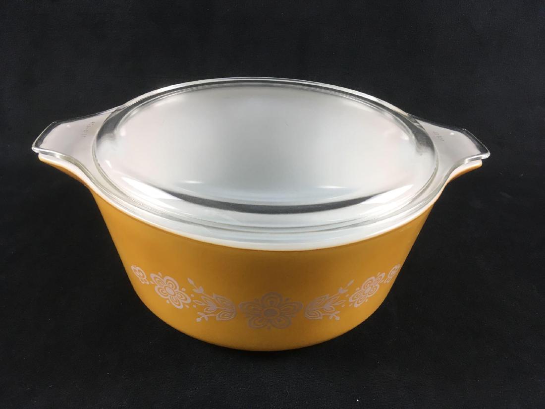 Vintage Pyrex 2 1/2 Quart Casserole Dish with Lid: Vintage Pyrex 2 1/2 Quart Casserole Dish with Lid, Butterfly Gold; this dish is marked "475-B", the lid is markedÂ "475-C". Both are in very good condition with no chips or cracks noted. The dish wi