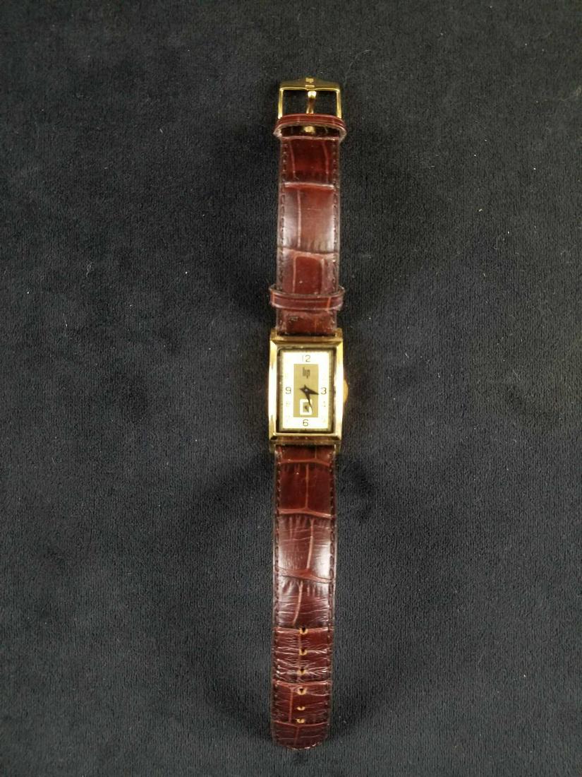 1935 Elegant Vintage T18 Fred Lip Design Art Deco: This 1935 Vintage T18 Fred Lip Design Unisex Watch features Quartz movement and mineral glass front. This French design has a Art Deco spirit of the beginning of the 30's. 1 1/2" rectangular face. Gre