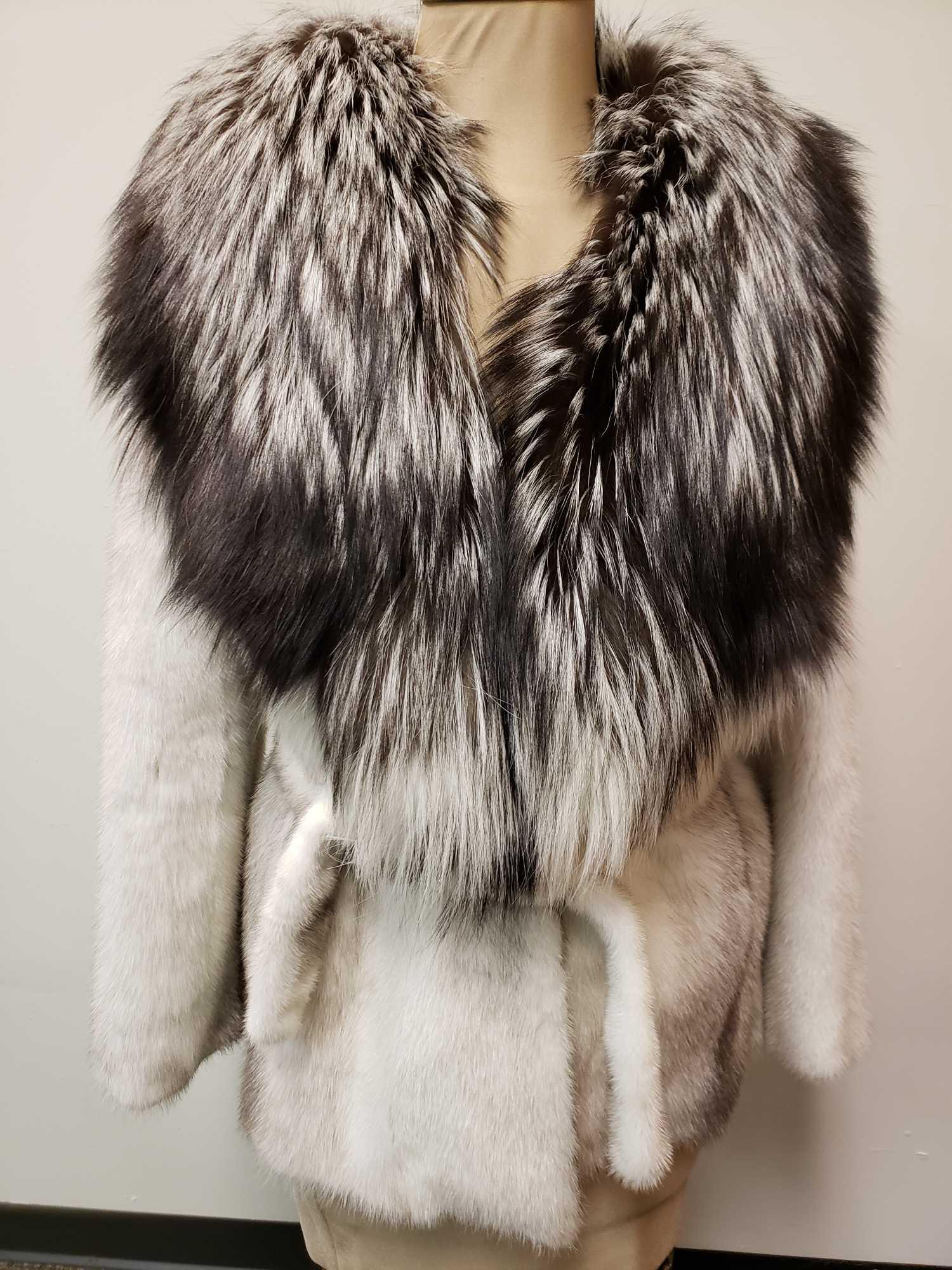 Saga Furs Royal Pearl Mink Fur Coat with Silver Fox Fur: Saga Furs Royal Pearl Mink Fur Coat with Silver Fox Fur Collar. This fur coat is in great used condition. The coat has no known signs of interior or exterior damage. The coat has a black fabric interi