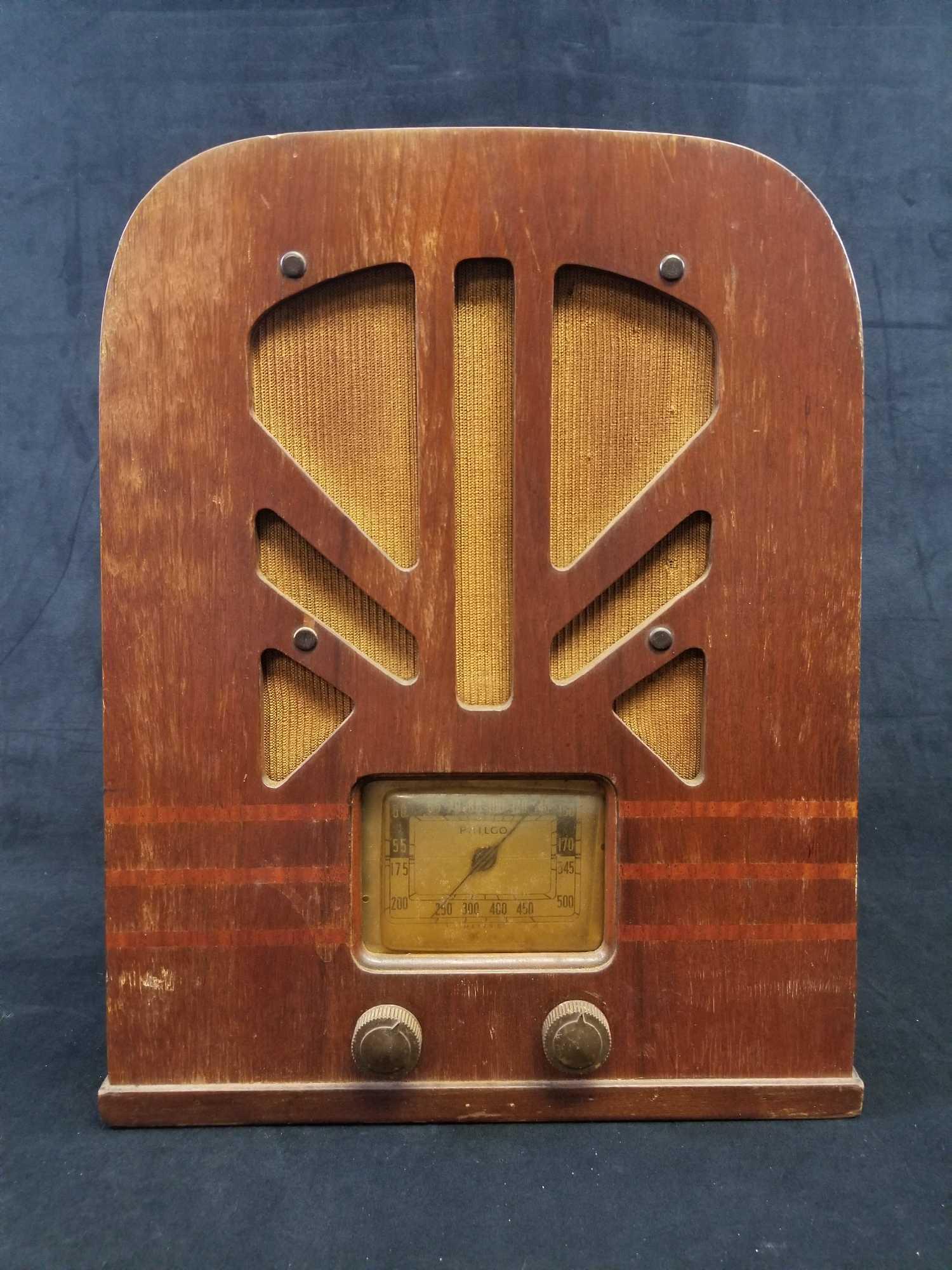 Philco Wooden Tombstone Tabletop Radio 1937 (1 of 9)