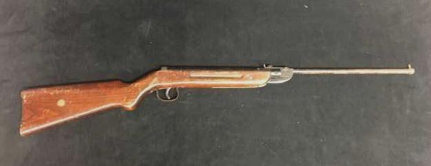 Vintage Hy Score Pellet Gun Model 806: Vintage Hy Score Pellet Gun Model 806; a break style single shot weapon of .177 caliber. It is marked "Made in Germany for Hy Score Arms Arms Corp., Brooklyn 1, NY, USA". It shows the Hy Score medalli