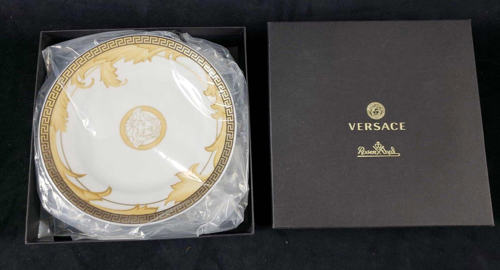 Set of 4 Versace Rosenthal Arabesque Champagne Dessert: Set of 4 Versace Rosenthal Arabesque Champagne Dessert Plates. This set of plates is in excellent condition. The plates look to have never been used and are still in the original packaging. Plates hav
