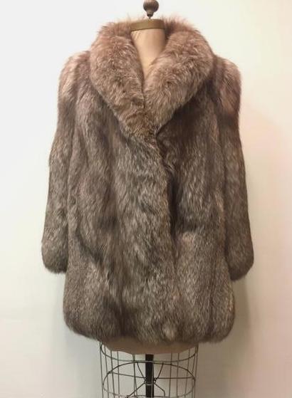 Mid Length Fox Fur Coat: Mid Length Fox Fur Coat; this is a very fine brown coat with silver highlights, it does not show a label. The coat does show two (2) front fasteners and two (2) concealed pockets. It is in excellent c