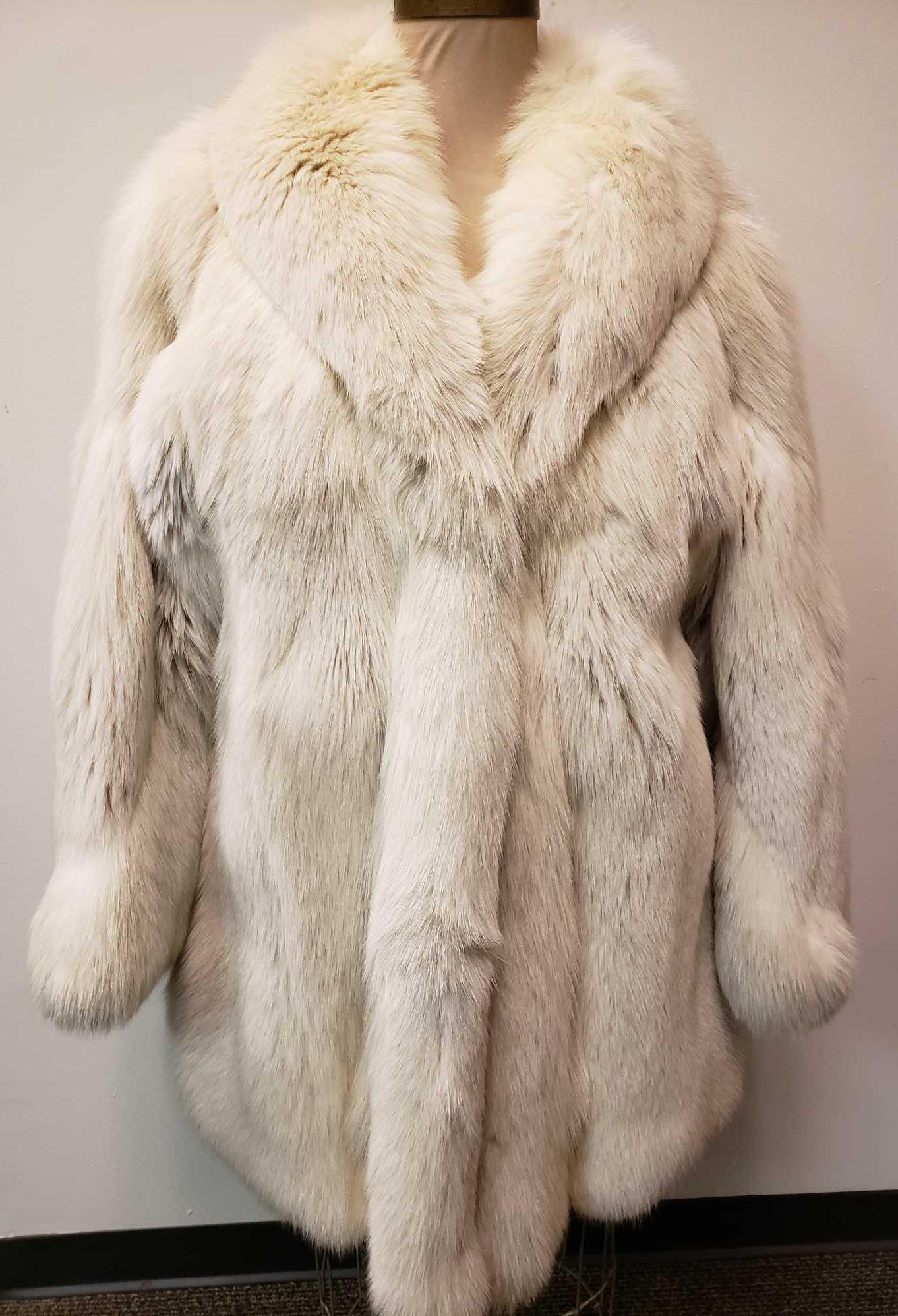 Diefranch Marble Fox Fur Coat: Diefranch Marble Fox Fur Coat. This fur coat is in good used condition. The coat has a tear of about 2" in the interior seam around the arm hole (see images). The coat has a tan/brown fabric lining wi