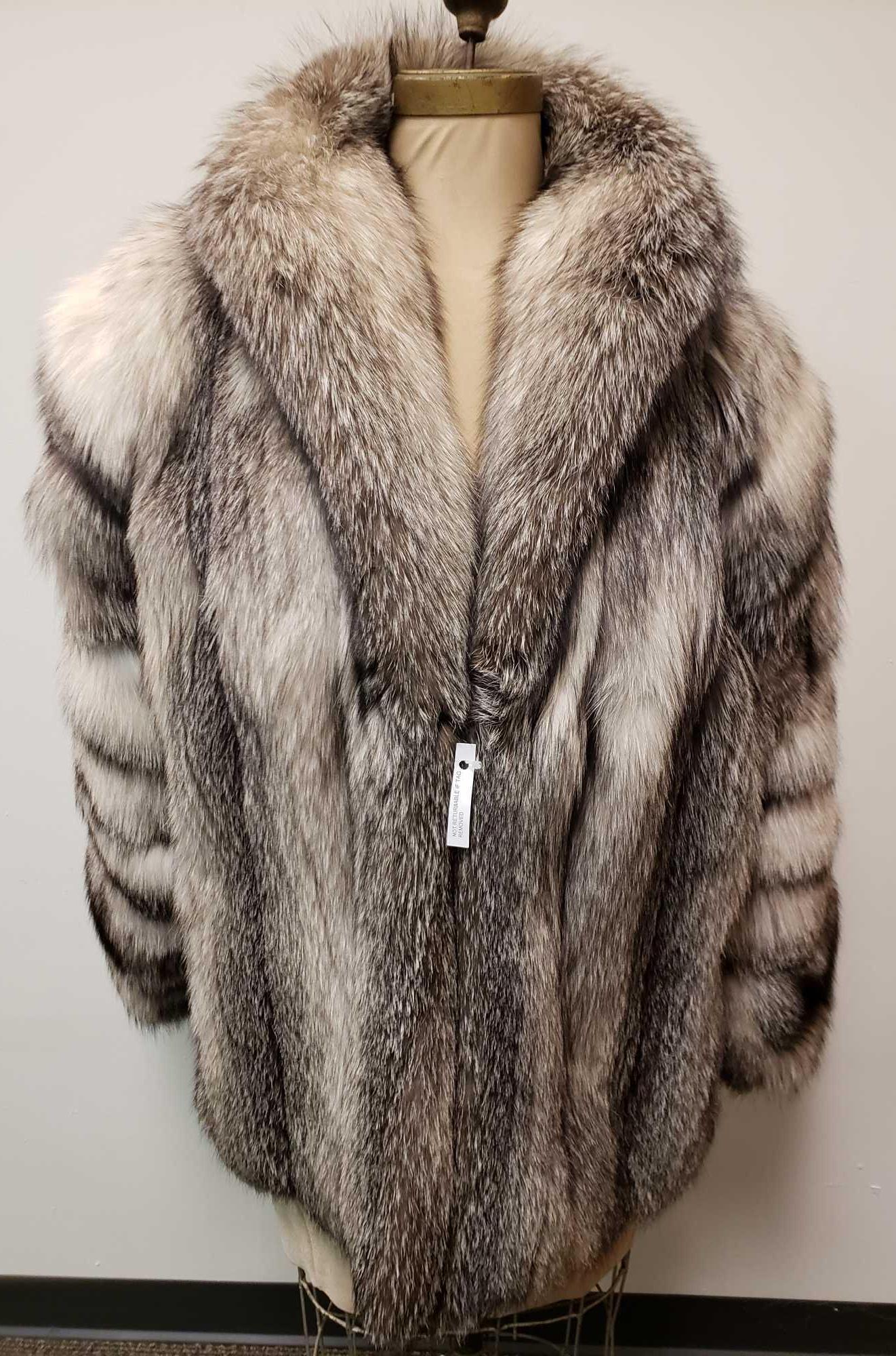 Furs by Albe European Arctic Marble Fox Fur Coat: Furs by Albe European Arctic Marble Fox Fur Coat. This fur coat is in great used condition. The coat has no known signs of interior or exterior damage. The interior or the coat is black fabric with a