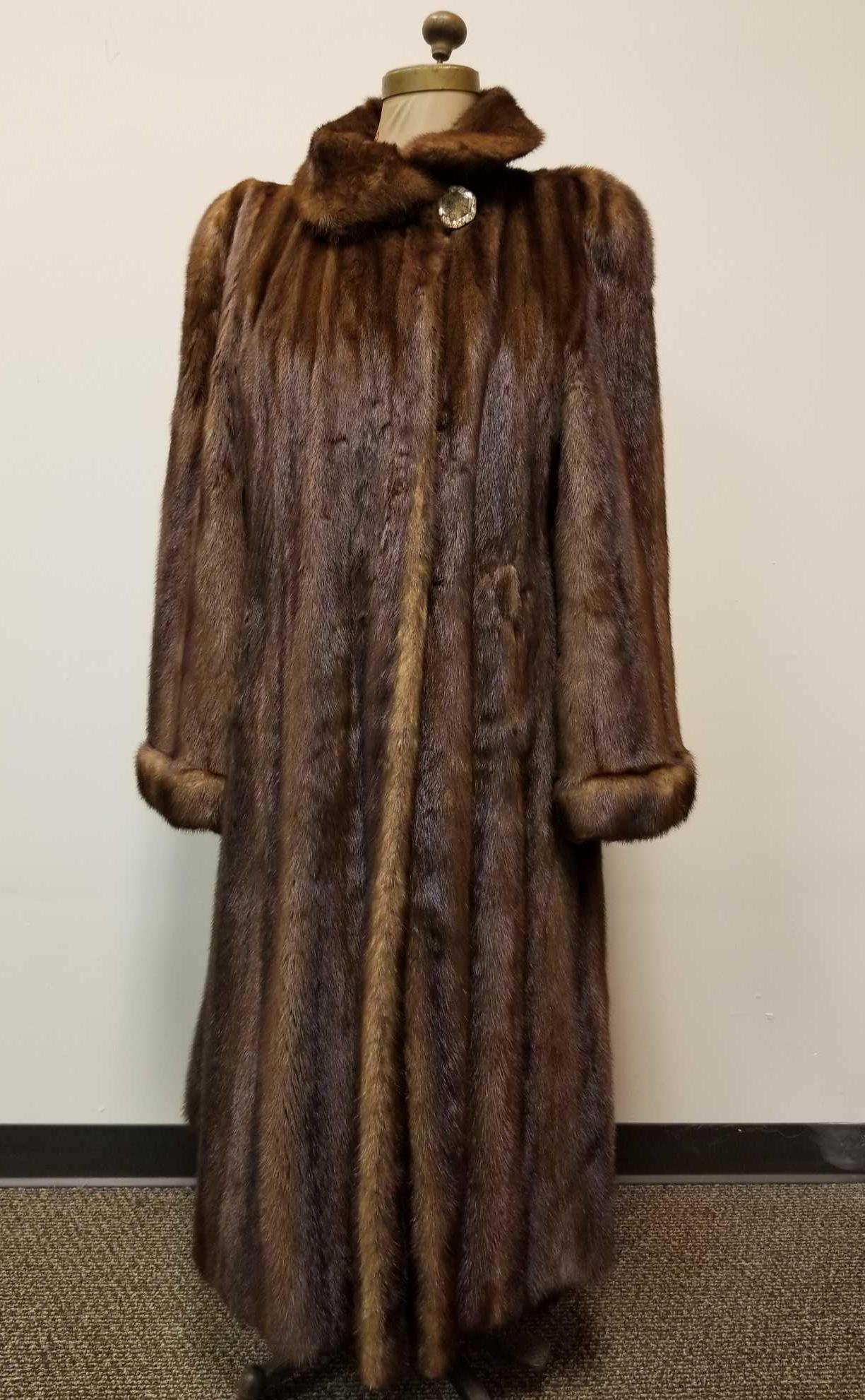 Full Length Sable Fur Coat by Borello Torino: This full length Sable fur Coat by Borello Torino is in very good used condition. This coat has a nice heavy weight to it making it ideal for cold weather and features a beautiful green and red paisle