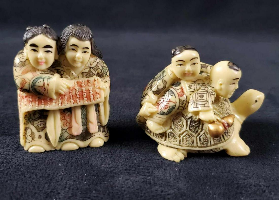 Japanese Art Lot Of Two Japanese Art Netsuke Ornaments: Lot Of Two Japanese Art Netsuke Ornaments Hand Carved Hand Painted Resin Figurines Statues Turtle This is a lot of two small ornament Japanese Netsuke figurines carved out of resin. There are two hole
