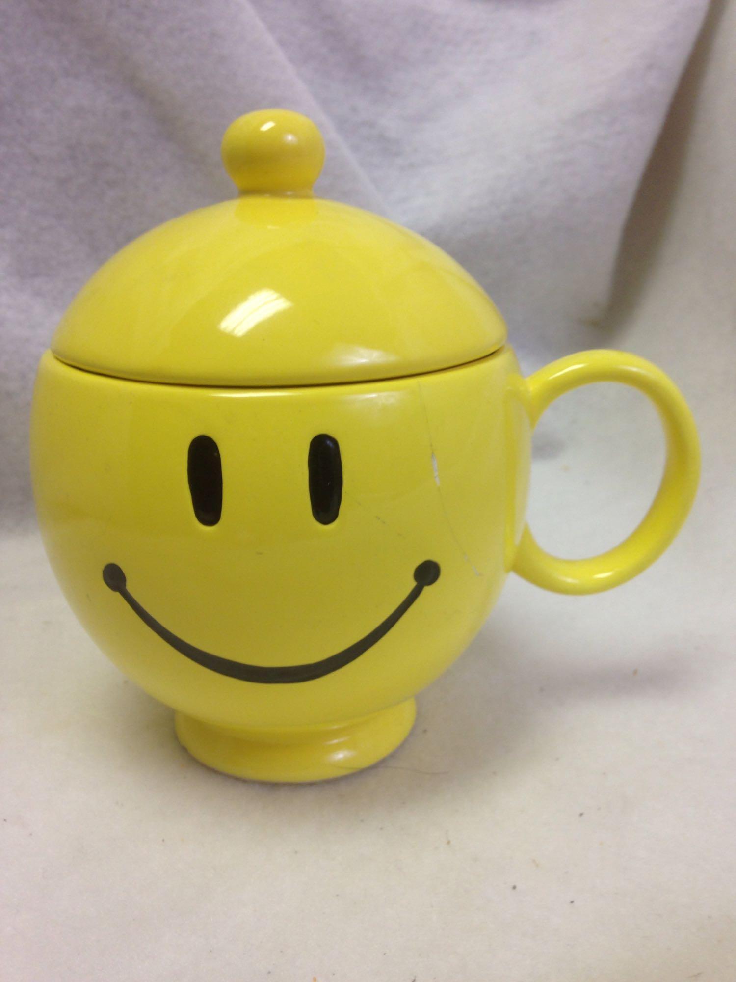 fun SMILEY FACE Mug: Here is an "almost vintage" Smiley Face Mug reproduction. Â If you are into the 70's and even drove a VW Bug. Â Then may be of interest. Condition: Fair w/cracked face and back. Â Size: 5". Mate
