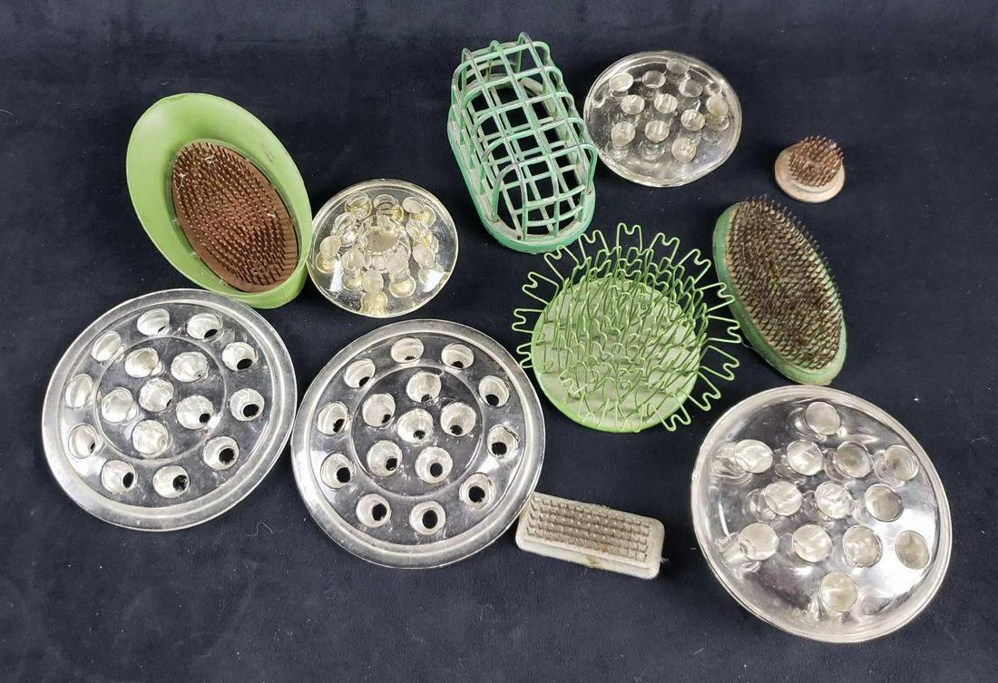 Lot of 11 Vintage Flower Frogs Lead Plastic and Glass: Lot of 11 Vintage Flower Frogs Lead Plastic and Glass. This lot of 11 flower frogs is in good used condition. The lot includes: 1 Blue Ribbon wire flower holder (3.25" D) 1 Dazey Needlesharp flower ho