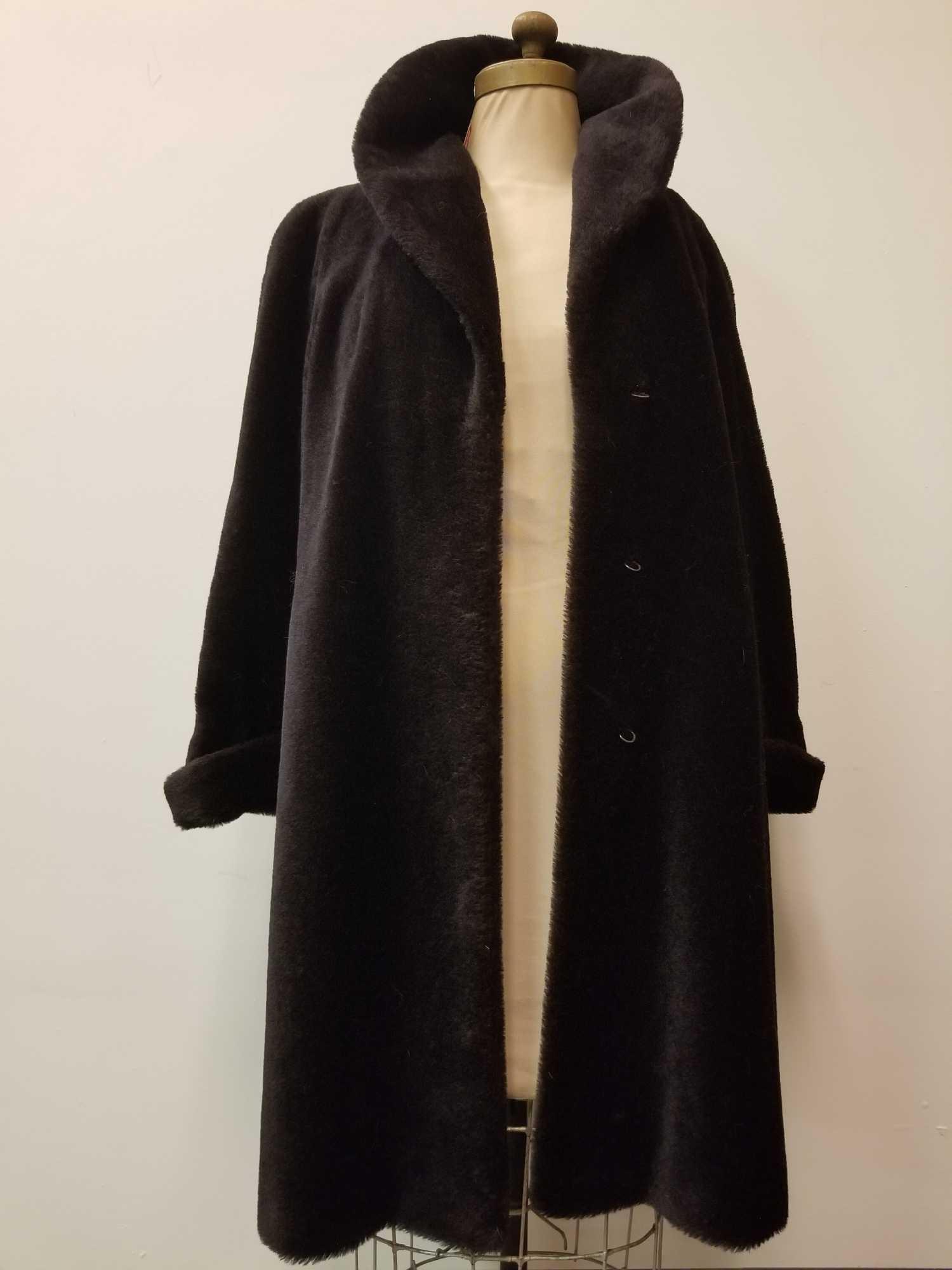 German Alpaca and Mohair Peter Hahn Fur Coat: German Alpaca and Mohair Peter Hahn Fur Coat. This fur coat is in great used condition. There is no damage to the coat known and very few signs of wear. The coat has a fabric interior with the Peter H