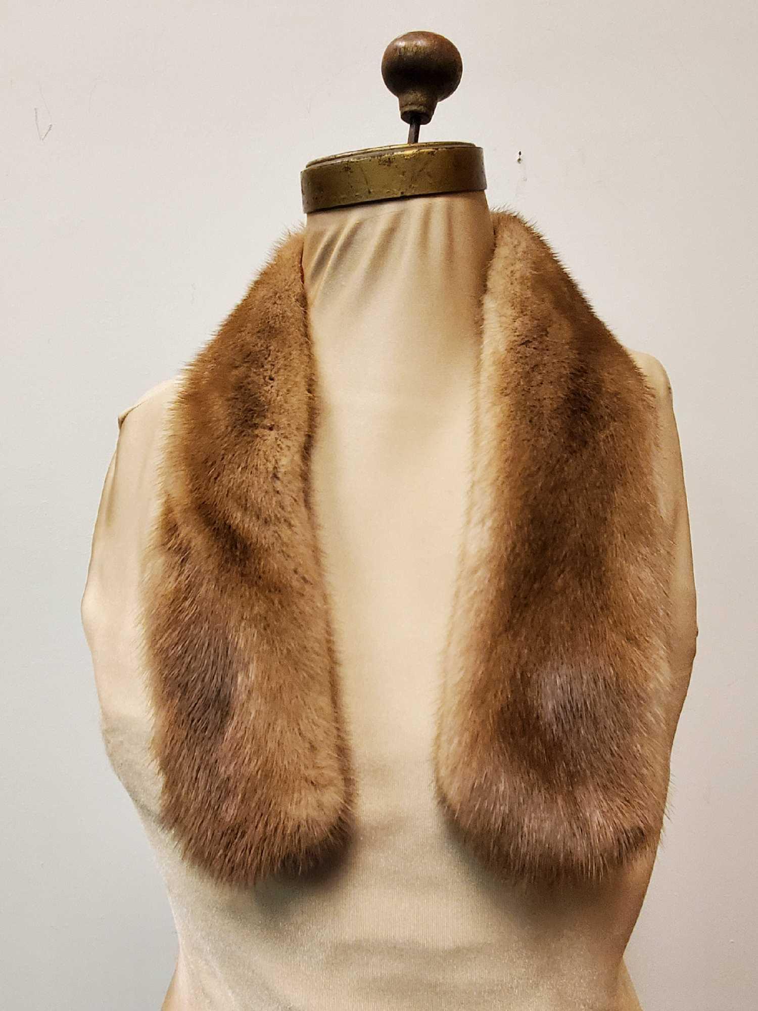 Vintage Mink Fur Neck Warmer Scarf: This light brown vintage mink fur neck warmer/ scarf is in great condition with no known damages. It is made by an unknown manufacturer. Measures approx 35" x 3".