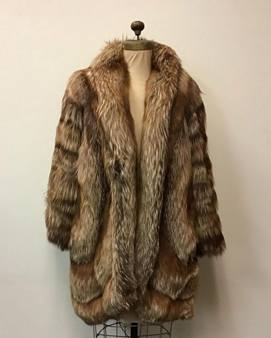 Luxury Brown Fox Fur Coat: Luxury Brown Fox Fur Coat . Made by an unknown manufacturer. This coat features two exterior pockets, the initials "O P" on the right interior panel, brown patterned interior linen and no closures. It