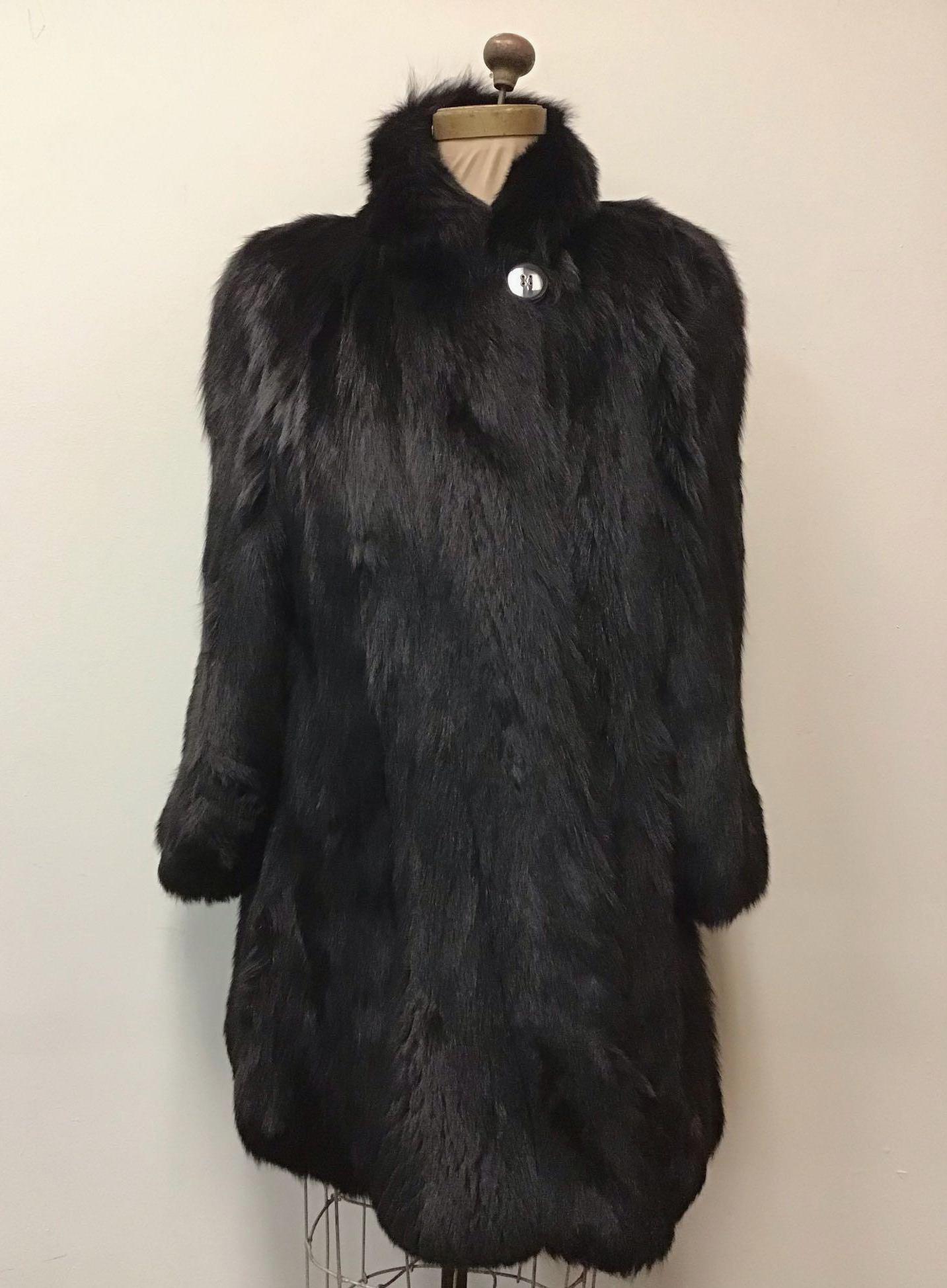 Black Fox Fur Coat Jacket Vintage Fashion Italy: Black Fox Fur Coat Jacket Vintage Fashion Italy. This coat features a black patterned interior linen, the initials "R L" embroidered on the right interior panel, a "Pellicca In Italy" neck tag, one bu