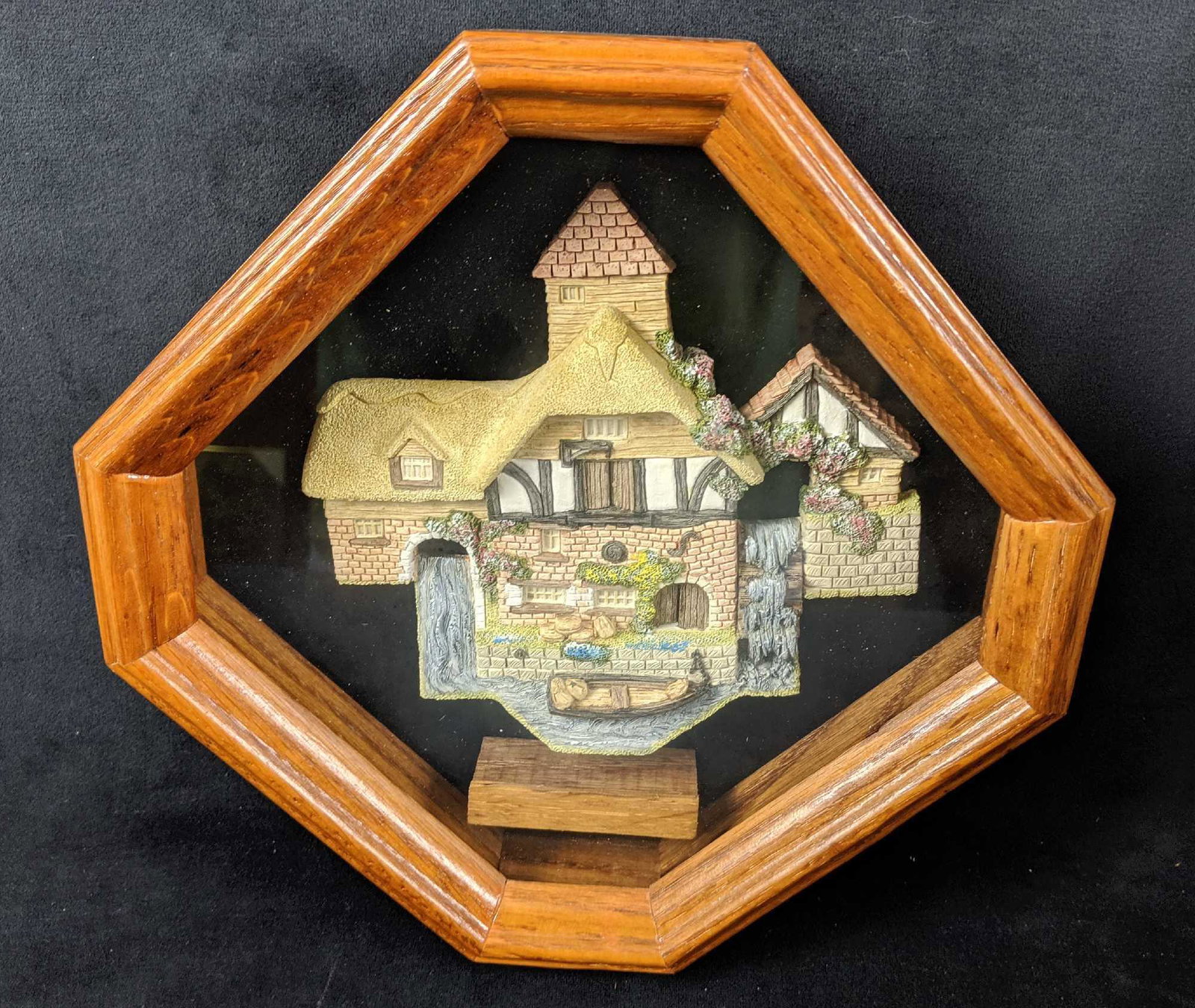 Sold Out David Winter Pershore Mill Shadow Box: Sold Out David Winter Pershore Mill Shadow Box. Hand painted limited edition 3D figure comes with shadow box. Figure measuresÂ approxÂ 7" x 7" and octagon frame isÂ approx 10" x 10". Everything