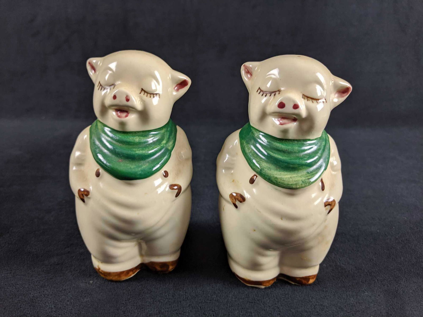 Vintage Shawnee Pottery Happy Pig Salt And Pepper (1 of 6)