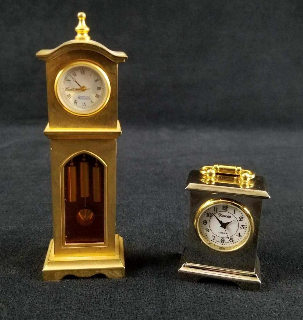 A lot of Miniature Table Top Grandfather Clocks: This lot of 2 miniature table top or doll house Grandfather Clocks consists of: (1) Miniature Grandfather clock by Computer Associates. Traditional looking grandfather clock with swinging pendulums. G