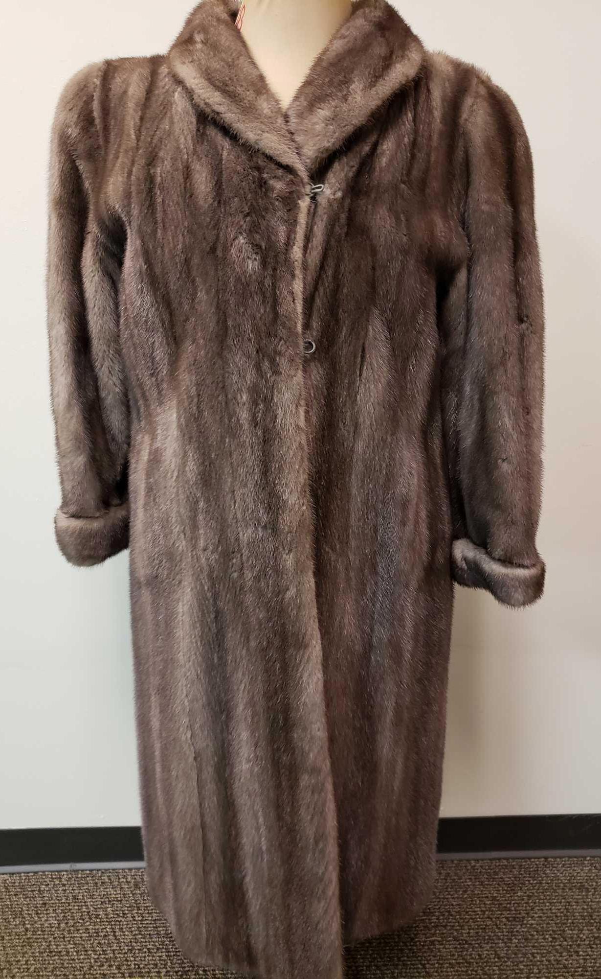 Made in Canada Franks Furs Ltd Sapphire Mink Fur Coat: Made in Canada Franks Furs Ltd Sapphire Mink Fur Coat. This fur coat is in great used condition. The coat has a silver fabric lining with the initials MLD monogrammed into it. Coat has a hook and loop
