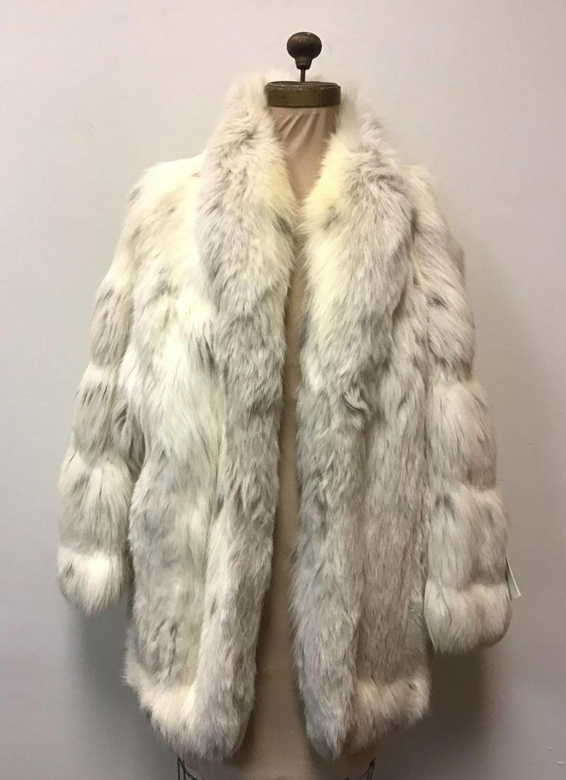 Lynx Dyed Fox Coat Jacket Vintage Fashion: Lynx Dyed Fox Coat Jacket Vintage Fashion. This coat features a beige "striped" patterned interior linen, a "Mario Pinto Ester" tag on the right interior panel, two "Daria" tags on the left wrist and 