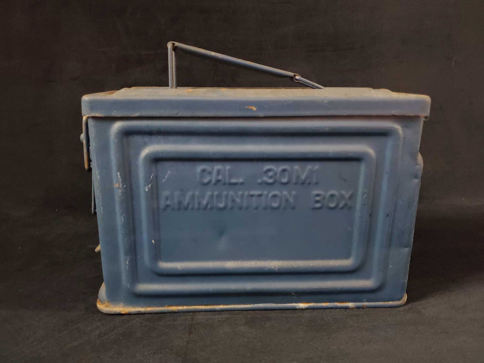 Vintage 1940s WW2 Reeves Metal Ammunition Box: Vintage U.S. Military ReevesÂ brand M1 .30 Cal. metal ammunition box. Is in good, vintage condition with minor rust spots. Box opens and can be used for ammo or even as themed decoration. Is approx 