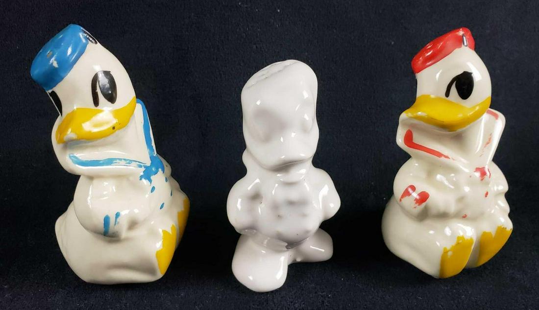 Lot of 3 Donald and Daisy Duck Vintage Disney Porcelain: Lot of 3 Donald and Daisy Duck Vintage Disney Porcelain Salt and Pepper Shakers. This lot of vintage Disney salt and pepper shakers is in good vintage condition. The items show minor signs of paint lo