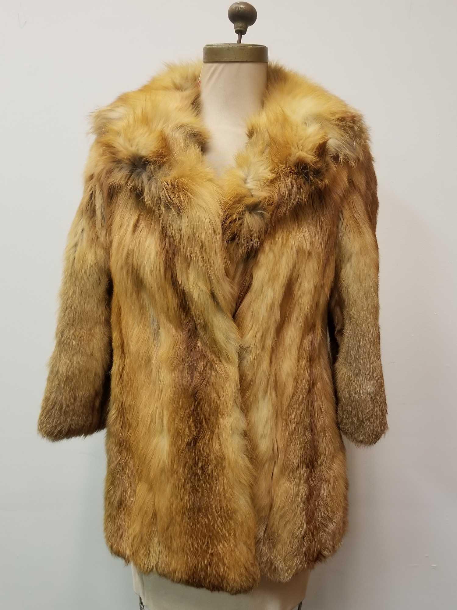 Slupinski Red Fox Fur Coat: Made in Duesseldorf Germany by Alexander Slupinkski. This lovely Red Fox fur coat has gold fabric with suede trim lining. 2 concealed outside pockets. 3 hook and loop fasteners. In great used conditio