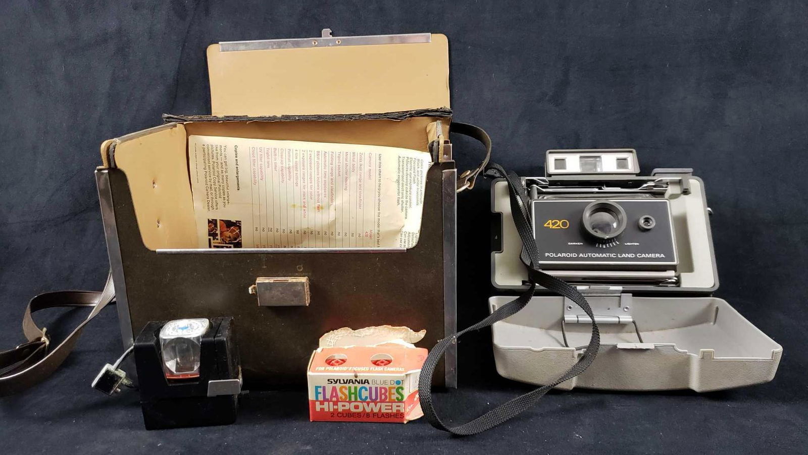 Polaroid 420 Automatic Land Camera with Carrying Case (1 of 7)