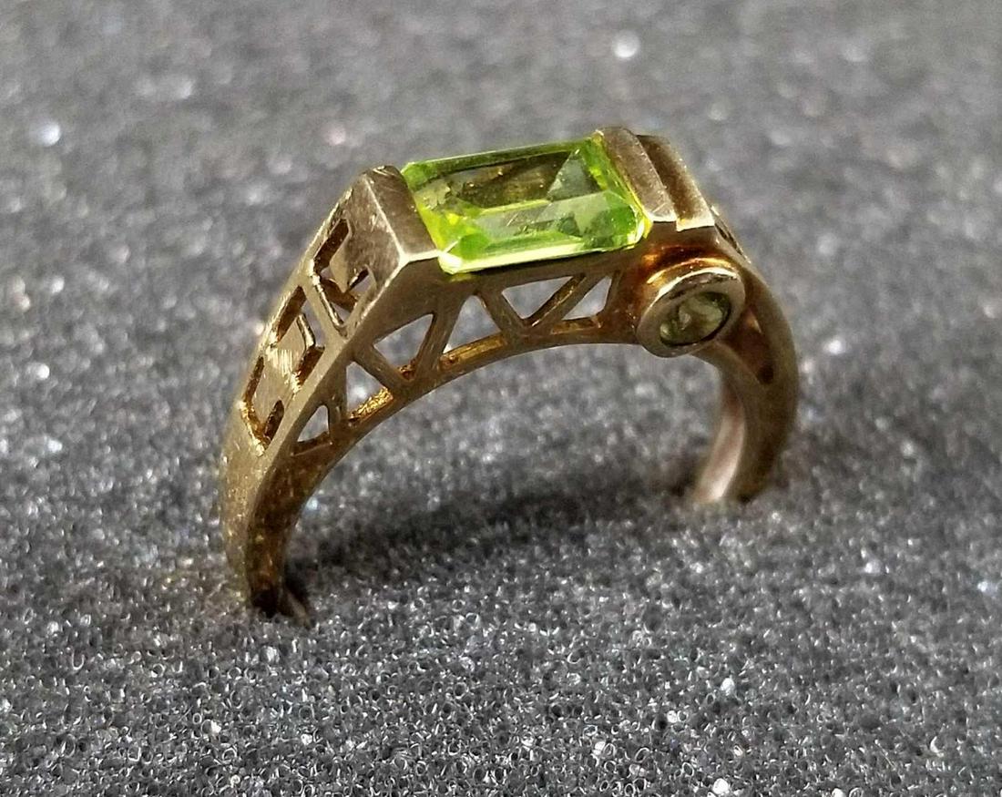 10K Gold Peridot Ring Size 7 (1 of 6)