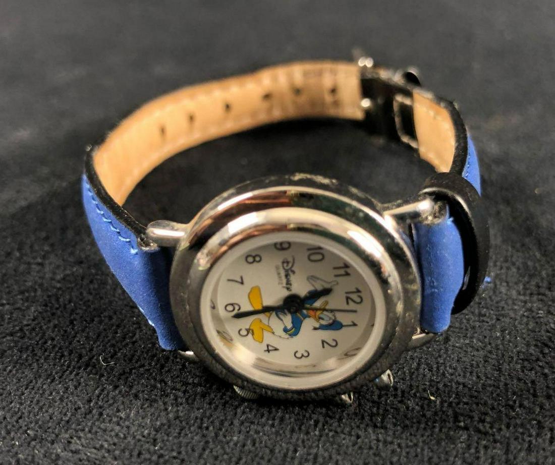 Vintage Donald Duck Quarz Wrist Watch Stainless Steel: Vintage Donald Duck Quarz Wrist Watch Stainless Steel Genuine Leather A very unique Donald Duck time piece!Â Donald Duck quartz wrist watch with second hand made of stainless steel with a genuine le