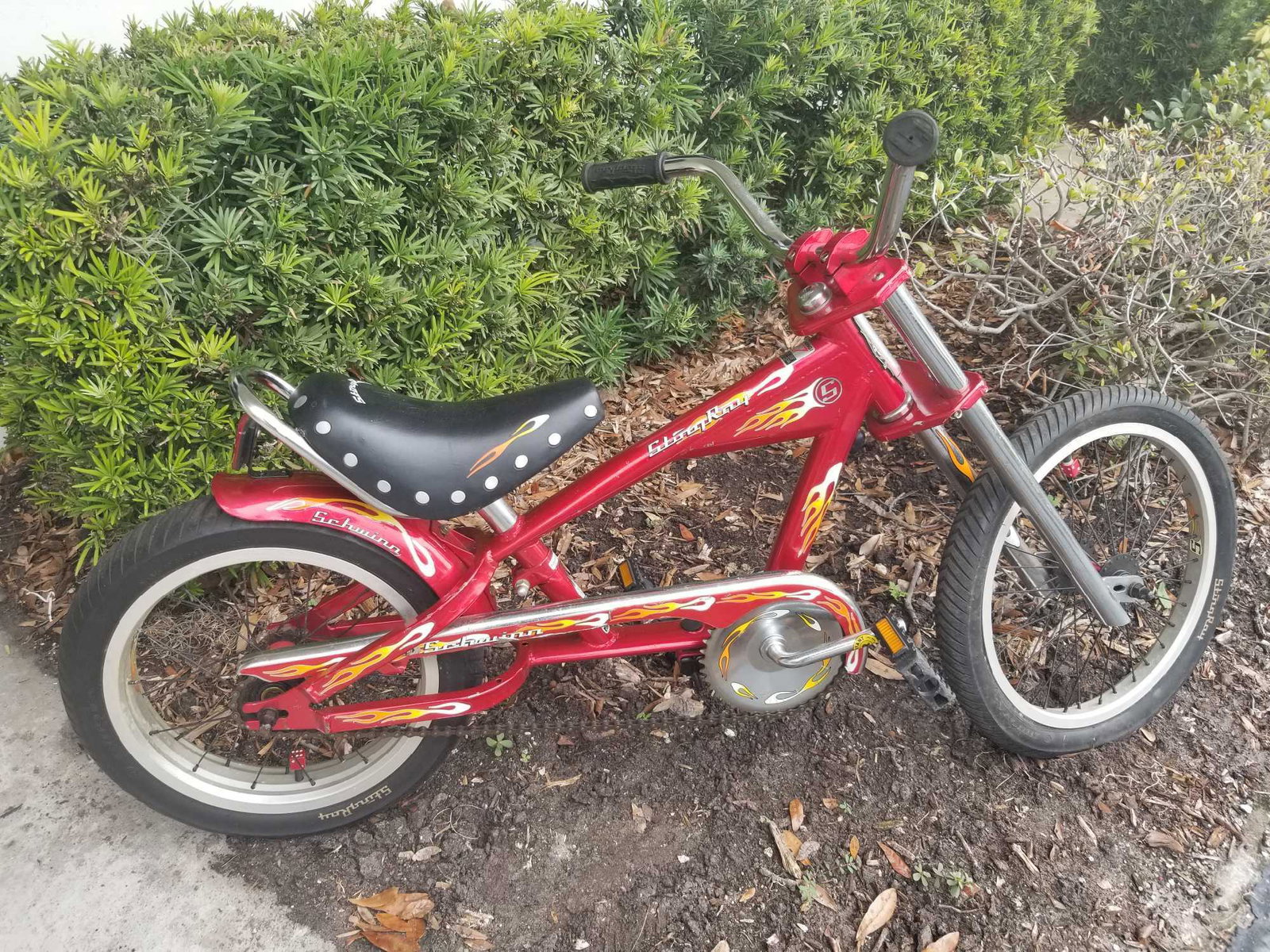 Schwinn Stingray Bike: Hard to find Schwinn kids chopper by Orange County Choppers. Leather cruiser seat with rivets and Schwinn embossed logo. Bicycle is in good, used condition wth minor wear and tear on frame. Measures a