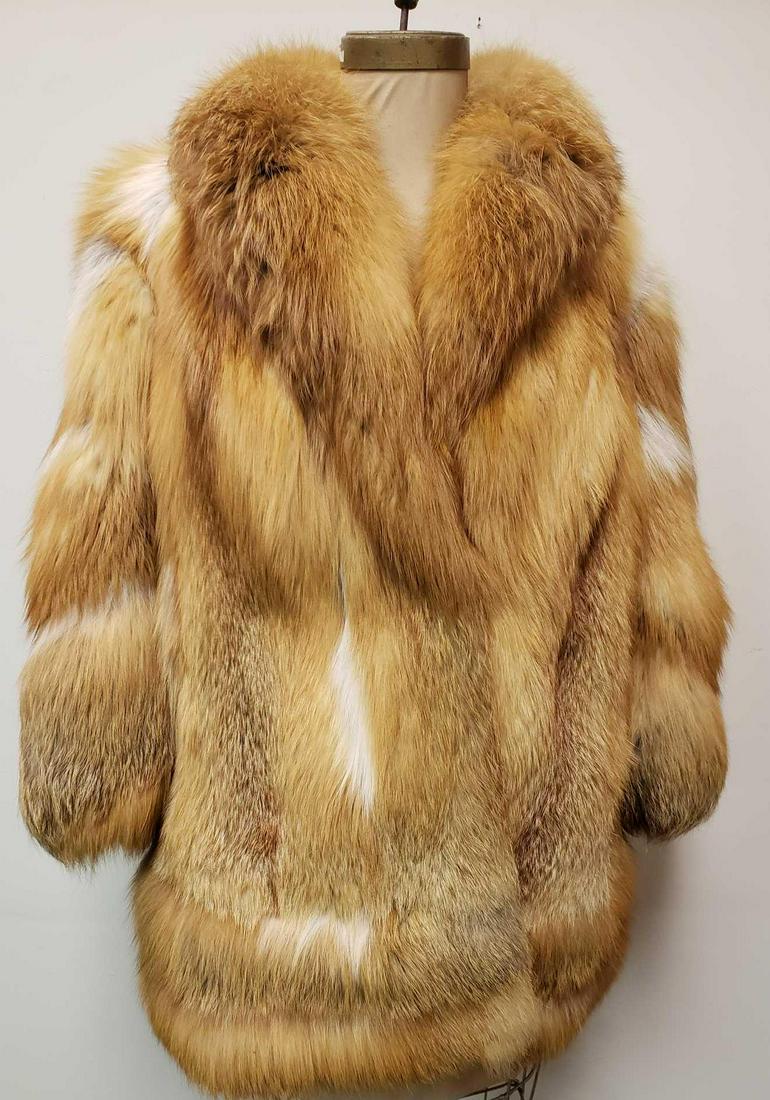 Luxurious Red Fox Fur Coat: Luxurious Red Fox Fur Coat. This fox fur coat is in great used condition. It has no known damage to the interior or exterior. The coat fur is very soft and thick. Coat has a paisley patterned interior