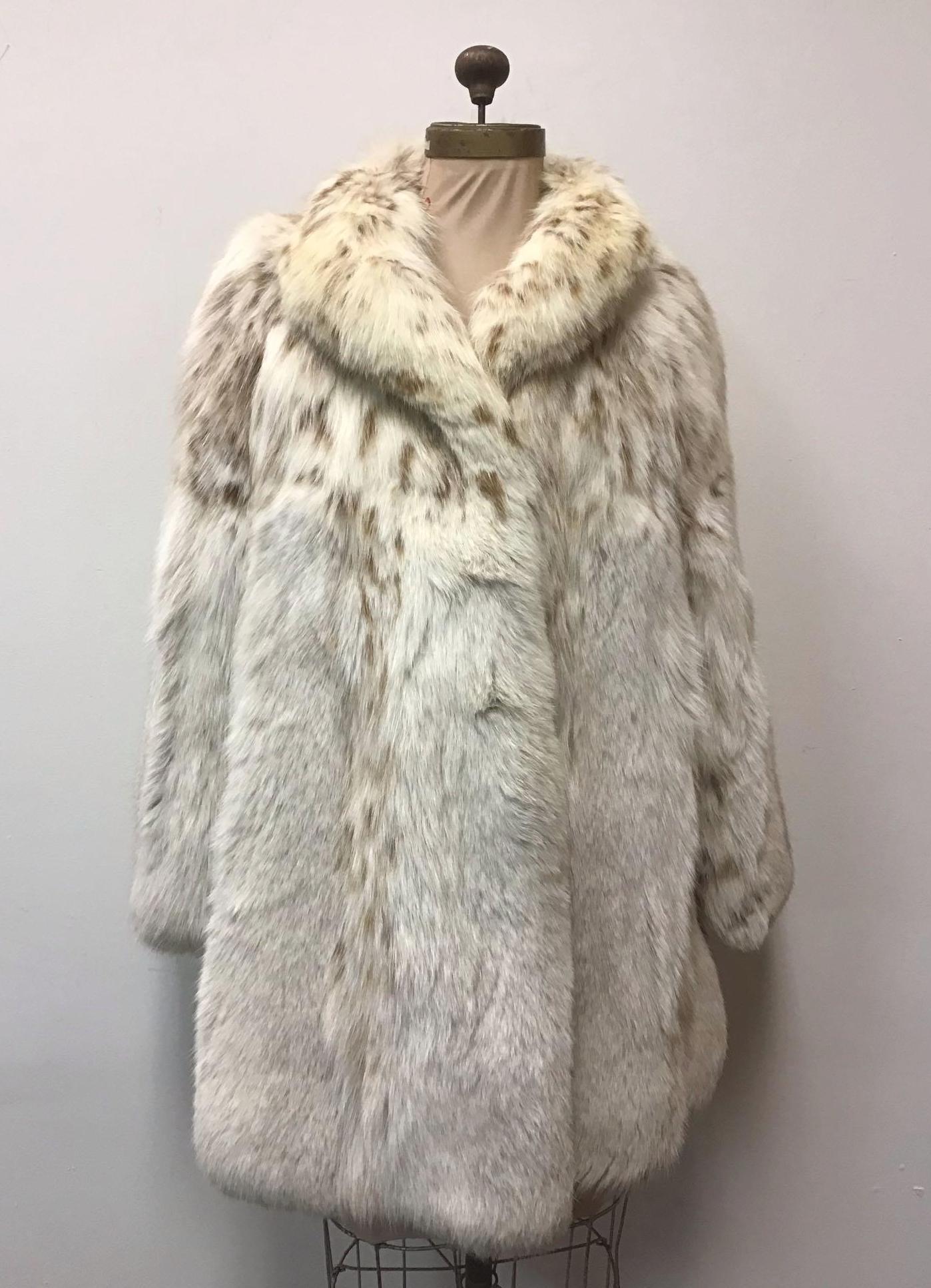 Lynx Dyed Fox Stroller Fur Coat Vintage Fashion: Lynx Dyed Fox Stroller Fur Coat Vintage Fashion. Made by an unknown manufacture. This coat features a brown interior linen, the initials "A M" on the right interior panel, a "Pellicceria" tag on the r