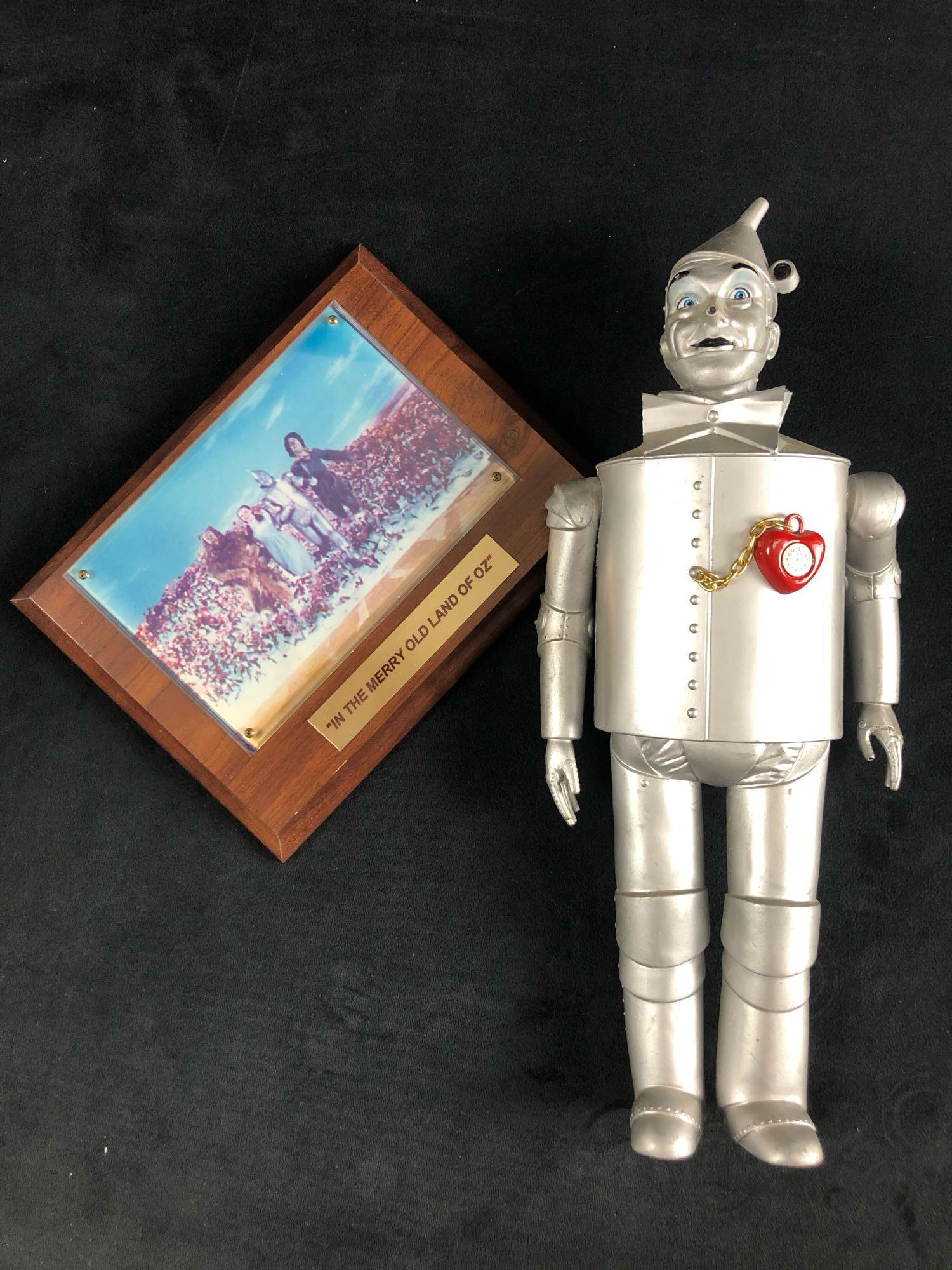 Vintage 1987 The Wizard Of Oz 14" Tin Man Figure: Vintage 1987 The Wizard Of Oz 14" Tin Man Figure Dorothy's Dream Friend Plastic Cast Photo Framed This lot features the Tin Man from the Wizard of Oz. Figure is made of plastic and comes with his