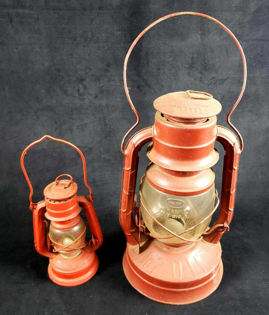 2 Vintage Kerosene Lanterns (1 of 7)