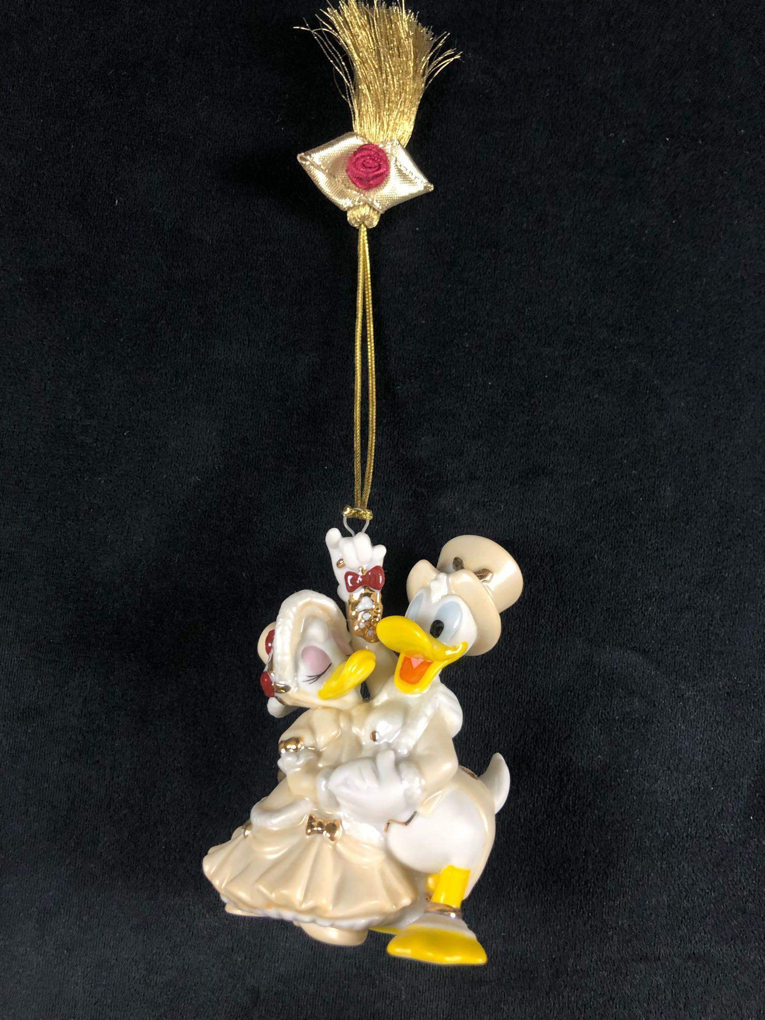 Vintage Disney Donald Duck Daisy Victorian Mistletoe (1 of 10)