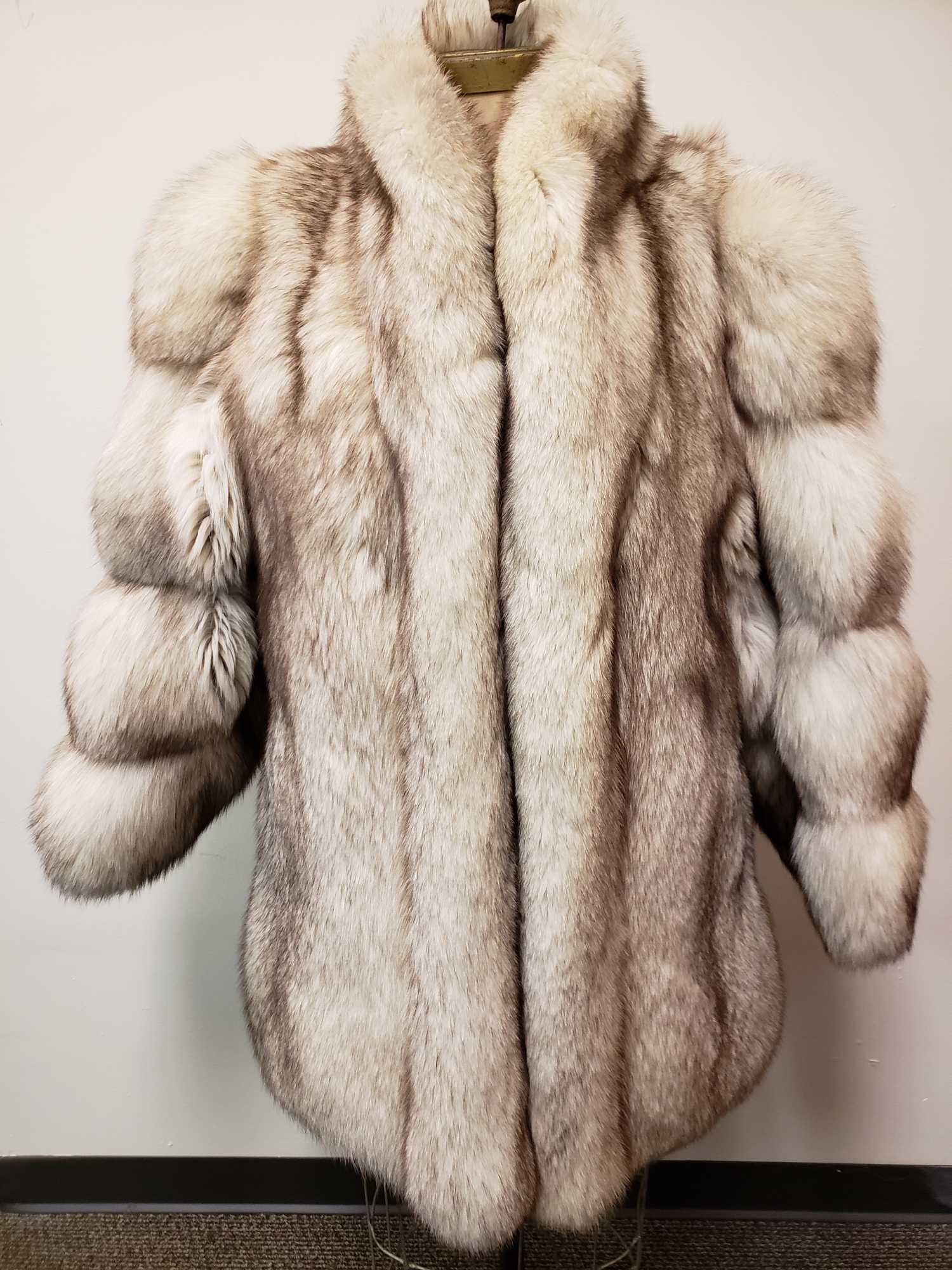 First Pelliccarie Arctic Marble Fox Fur Coat: First Pelliccarie Arctic Marble Fox Fur Coat. This fur coat is in great used condition. The coat has no known signs of damage to the interior or exterior. The interior has a cream colored fabric linin