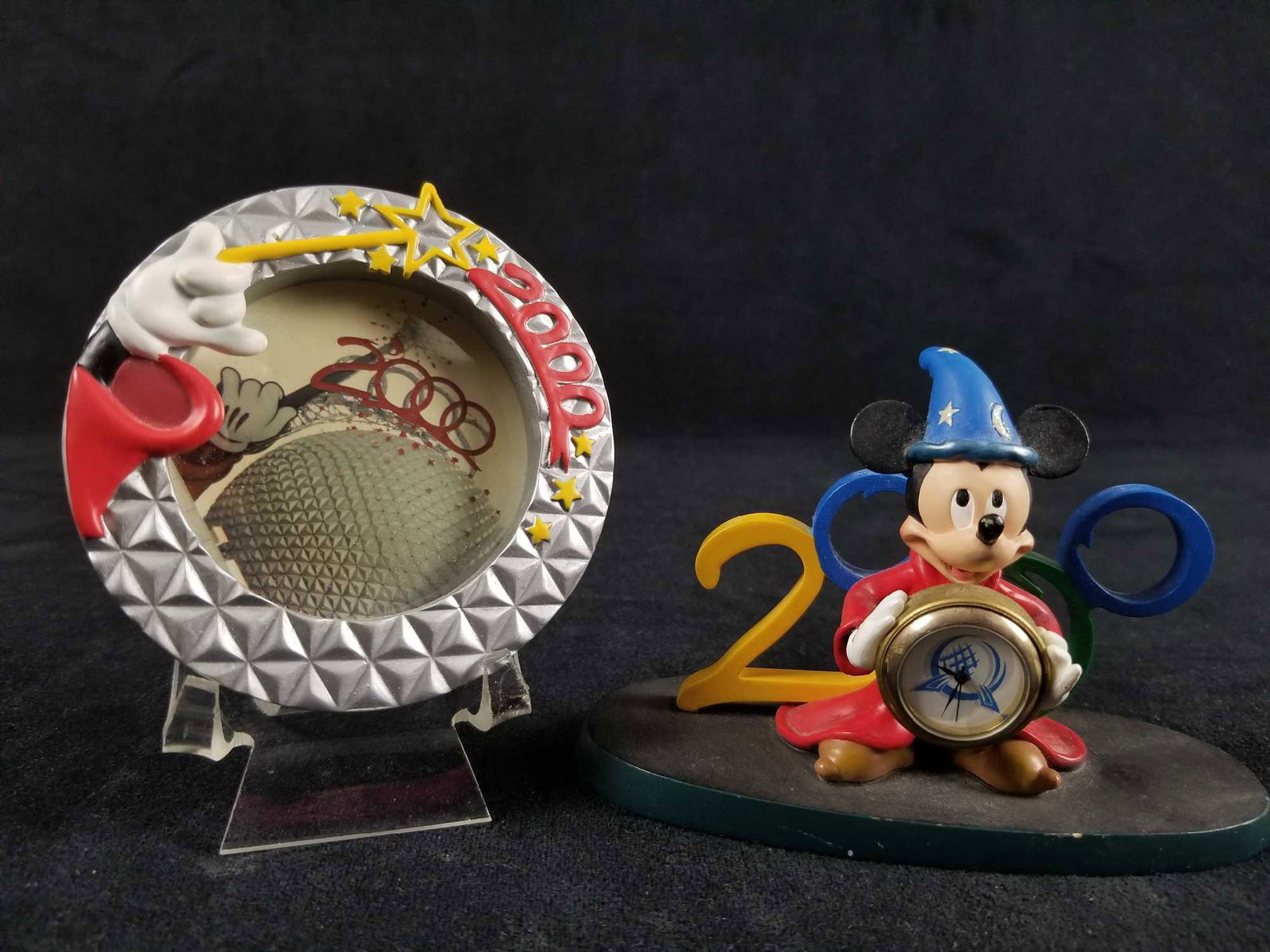 Lot of 2 Walt Disney World 2000 Mickey Mouse Sorcerer: (1)1999 Cast Holiday Celebration Walt Disney World Mickey Mouse Sorcerer 2000 Clock The clock is not working, but do not know if it works with a battery. Measures Approx: 5" x 3 1/2" (1) 2000 Disney E
