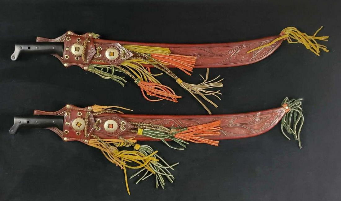 Vintage Corneta South America Machetes W Sheaths: Two VINTAGE Corneta 127 Machetes with Sheaths. Each of the machetes has on one side engraved: Corneta Producto Centro Americano No 127. Made in San Salvador.Â Blades and sheaths are in good, vintag