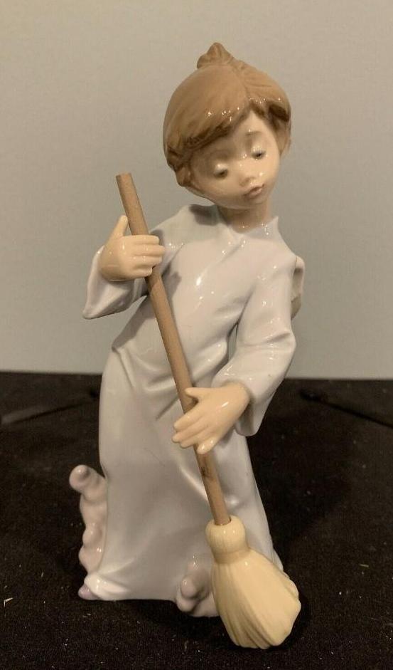 Sweep Away the Clouds Porcelain Figurine by Lladro (1 of 6)