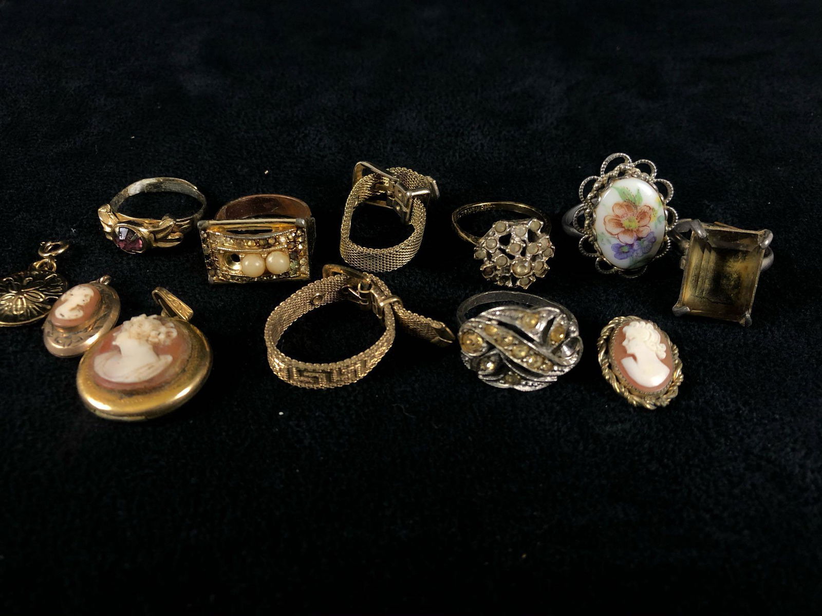 Vintage - Antique lot of Costume Jewelry Rings / Cameos (1 of 6)