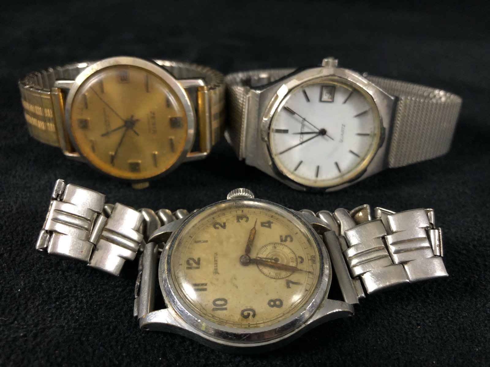 Mixed Lot Of Antique - Vintage Accutron Zenta Helvetia: Mixed Lot Of Antique - Vintage Accutron Zenta Helvetia Wrist Watches . This lot includes the following: Vintage Accutron Quartz (not tested may just need battery ) Antique Helvetia windup ( Working) Z